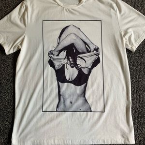 Men Graphic Tee Size Medium